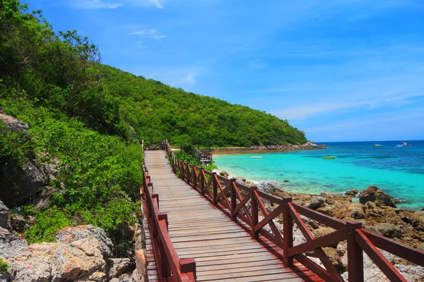 Jetty to a tropical beach on island — Stock Photo, Image