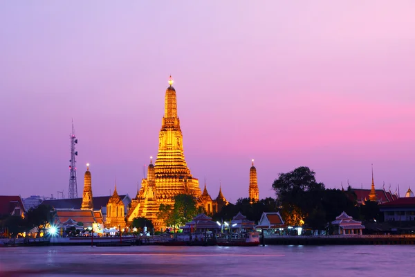 Wat arun podczas zmierzchu w Bangkoku — Zdjęcie stockowe