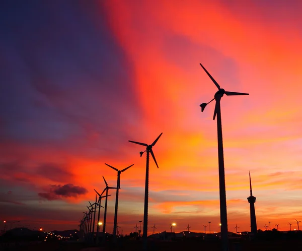 Siluetas de turbina eólica — Foto de Stock