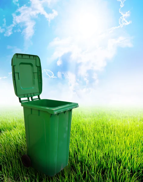 Green plastic trash recycling container — Stok fotoğraf
