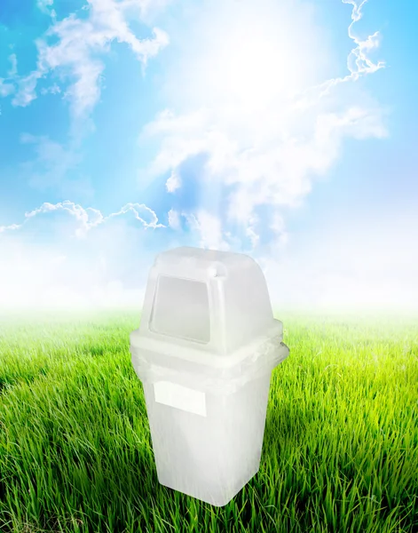 Muddy white garbage bin — Stock Photo, Image