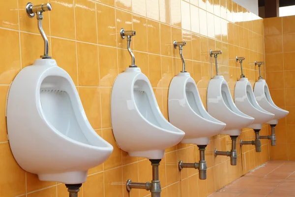 Vit porslin urinoarer — Stockfoto