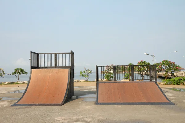 Bonito patín y otros parques deportivos — Foto de Stock