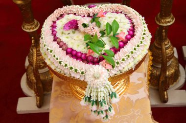 garland altın tepsi Kaide ile Tayland çiçek kalp şeklinde