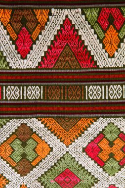 Tay tarzı geleneksel el dokuması kumaşlar