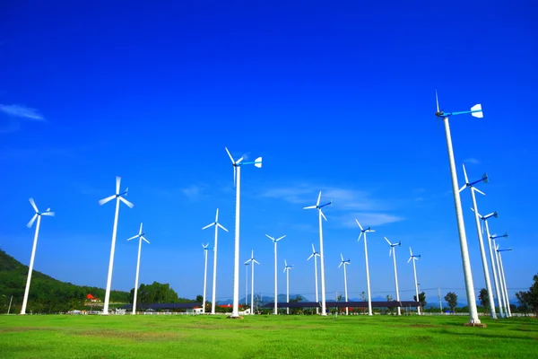 Electricidad del generador de aerogeneradores — Foto de Stock