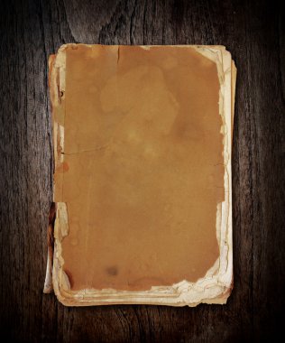 kırpma yolu ile ahşap antika kitap.