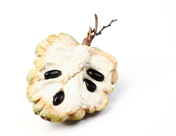 Polovina custard apple tropického ovoce na bílém pozadí — Stock fotografie