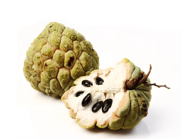 Custard apple tropického ovoce na bílém pozadí — Stock fotografie