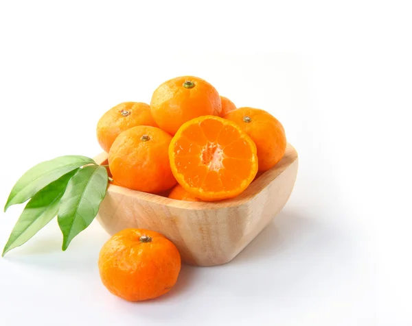 Frutas naranjas maduras sobre fondo blanco — Foto de Stock