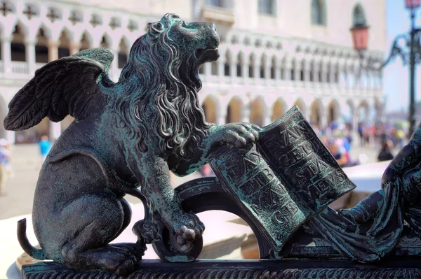 Winged Lion - the symbol of Venice — Stock Photo, Image