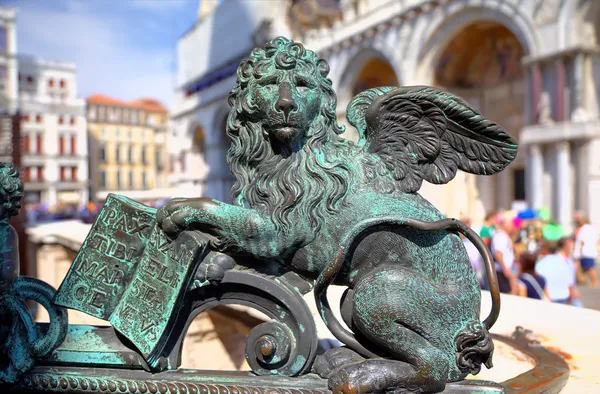 León alado - el símbolo de Venecia —  Fotos de Stock