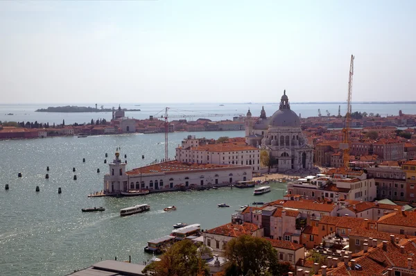 Vedere spre Santa Maria Della Salut din campania de la San Marco loc în Veneția — Fotografie, imagine de stoc