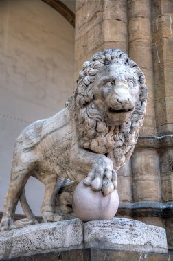 Baloda lanzi loggia ile aslan heykeli. Floransa, İtalya