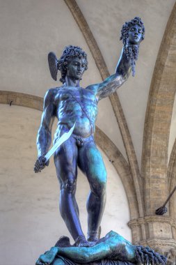 Perseus 'un Medusa' yı katlettiği heykel - Loggia del Lanzi (Piazza della Signoria, Firenze, İtalya)