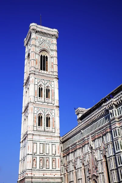 Hotel Campanille katedrály santa maria del fiore ve Florencii, Toskánsko, Itálie — Stock fotografie