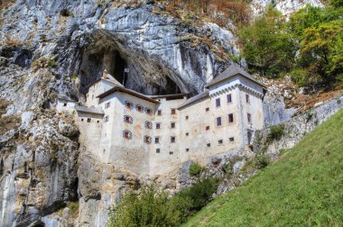 Kale (predjamski mezun ya da mezun predjama), predjama, Slovenya.