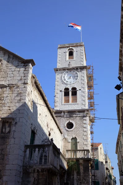 Stara wieża zegarowa w shibenik (sibenik), Chorwacja — Zdjęcie stockowe