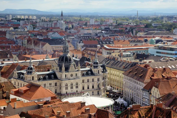 Panorama miasta z ratuszem, austria — Zdjęcie stockowe