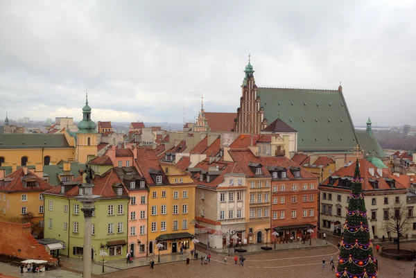 Top Visa gamla torget med nyår träd nära Kungliga slottet. Warszawa, Polen — Stockfoto