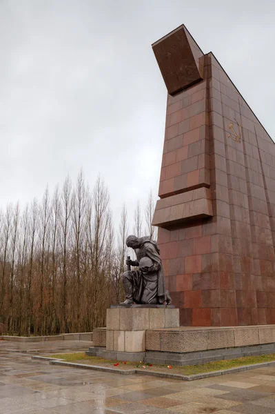 Memorial da Guerra Soviética em Treptower Park. Berlim, Alemanha — Fotografia de Stock