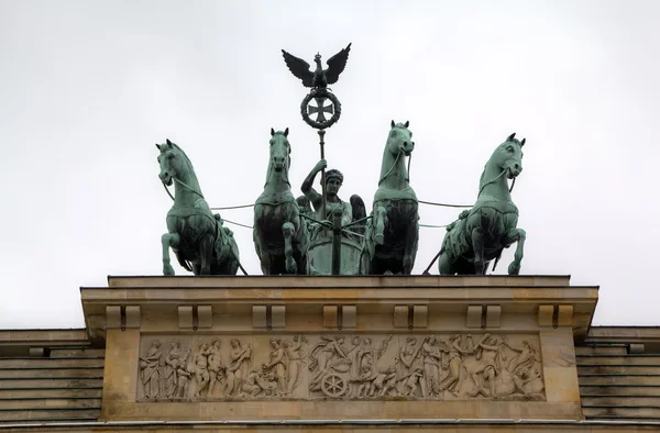 Brama Brandenburska w pariser platz. Berlin, Niemcy — Zdjęcie stockowe