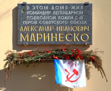Memorial tablet alexander marinesko - denizaltı ve Sovyetler Birliği kahramanı Rus komutanı evinde. Kronstadt, saint petersburg, Rusya Federasyonu