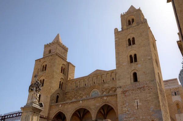 Katedralen-basilikan i cefalu, Sicilien, Italien — Stockfoto