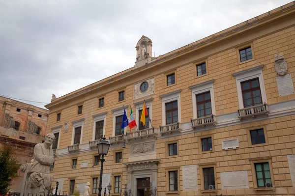 Piazza pretoria (pretoria placu) w palermo. Sycylia, Włochy — Zdjęcie stockowe