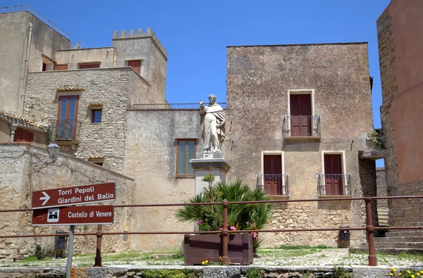 Torget i kyrkan saint giuliano i erice. Sicilien, Italien — Stockfoto