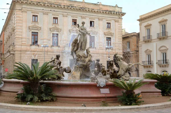 Fountain av artemide, ortigia i Syrakusa. Sicilien, Italien — Stockfoto