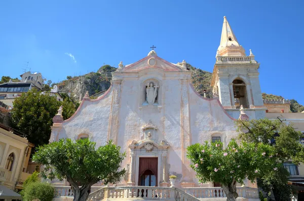 教会のサン ジュゼッペ ・ タオルミーナで。イタリア、シチリア島 — ストック写真