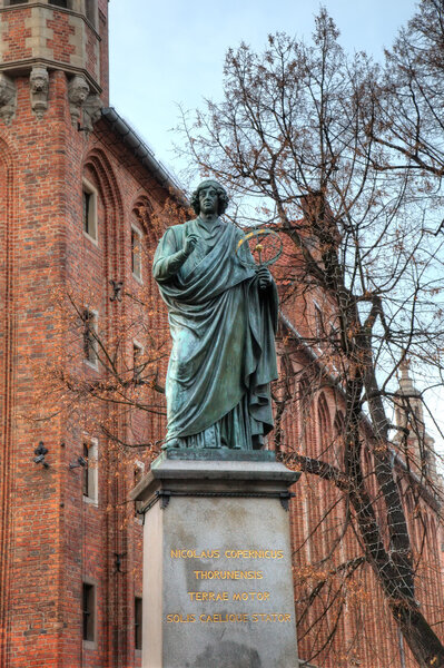 Памятник Николаю Копернику. Торунь, Польша
