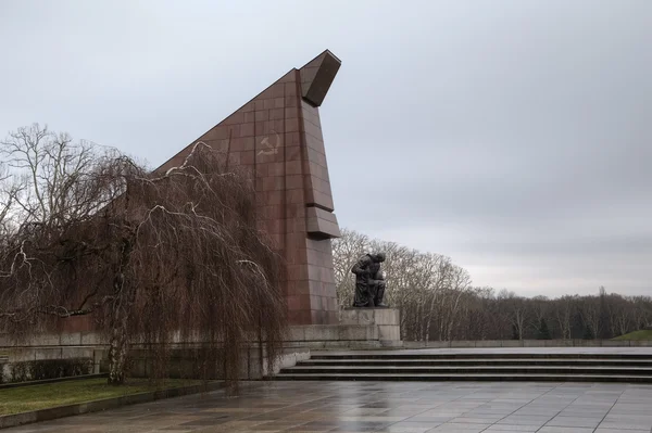 Szovjet háborús emlékmű treptower Park. Berlin, Németország — Stock Fotó
