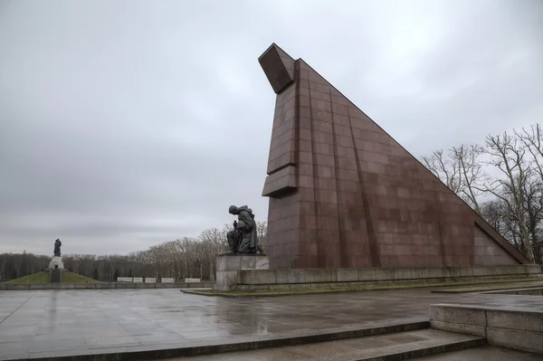 Památník sovětské války treptower Park. Berlin, Německo — Stock fotografie