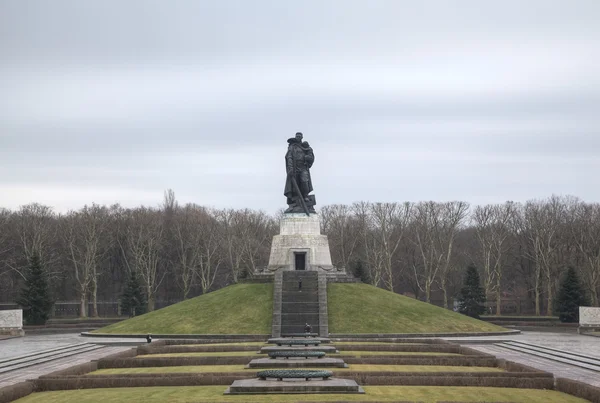 Treptower park, Sovyet savaş anıtı. Berlin, Almanya — Stok fotoğraf