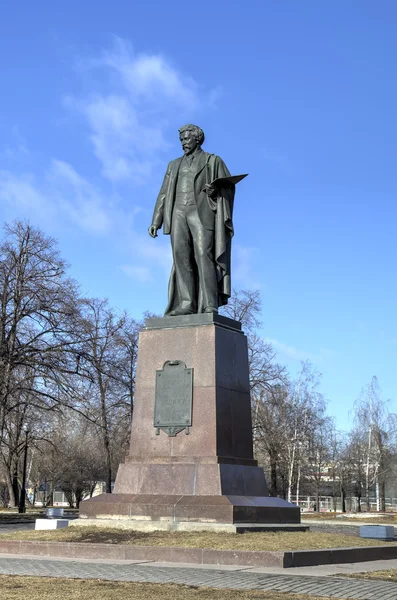 Monument of Ilya Repin at Bolotnaya square. Moscow, Russia — Stock Photo, Image