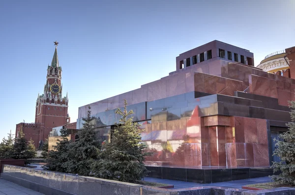Lenin maosoleum i spasskaya wieża Moskiewski Kreml. Plac Czerwony, Moskwa, Federacja Rosyjska — Zdjęcie stockowe