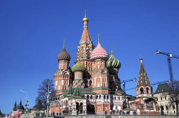 Kathedrale des Schutzes der heiligsten Theotokos auf dem Burggraben (Basilikum-Kathedrale). Rotes Quadrat, Moskau, Russland — Stockfoto