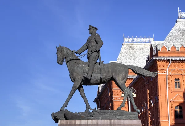 Das Denkmal für den Marschall der Sowjetischen Union Georgie Schukow in Moskau, Russland — Stockfoto