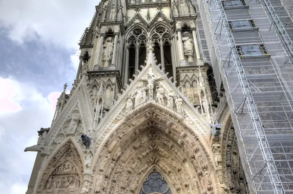 Katedrála Notre-dame de reims. dekorační prvky. Remeš, Francie — Stock fotografie