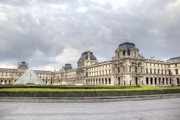 Музей Лувра. Париж, Франция. — стоковое фото