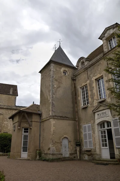 Mairie of city near Basilique of St. Mary Magdalene in Vezelay Abbey. Borgoña, Francia —  Fotos de Stock