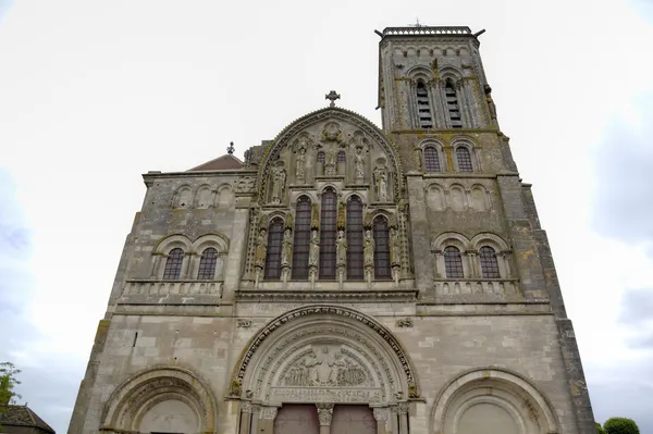 Basilique St Maria Magdalena i vezelay abbey. Bourgogne, Frankrike — Stockfoto