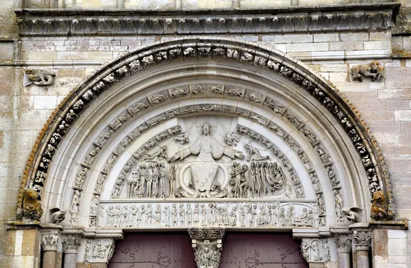 Bazilika Panny Marie Magdalény v vezelay opatství. Burgundsko, Francie — Stock fotografie