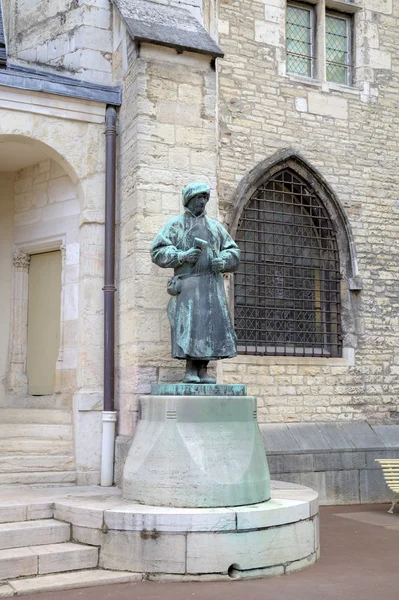 Staty av skulptören claus sluter i Ducal palace och dödsbon av Burgund. Dijon, Frankrike — Stockfoto