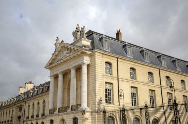 City hall Dükler Sarayı ve estates Burgundy. Dijon, Fransa