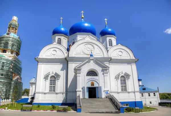 Kutsal bogolyubovo Manastırı Katedrali. Rusya'nın Vladimir Bölgesi, altın yüzük — Stok fotoğraf