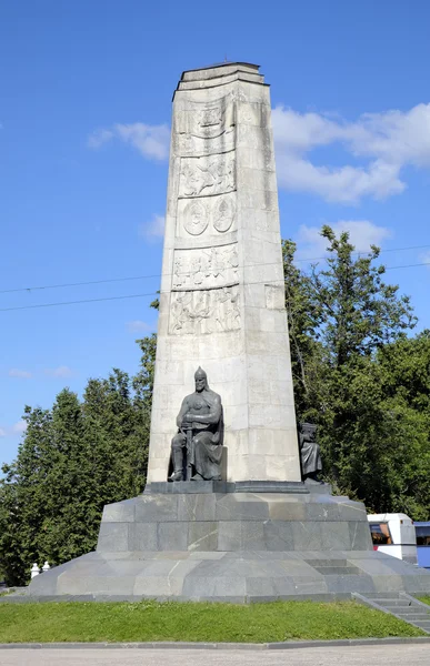 Şehir vladimir, altın yüzük Rusya'nın 850 yıldönümü onuruna Anıtı — Stok fotoğraf