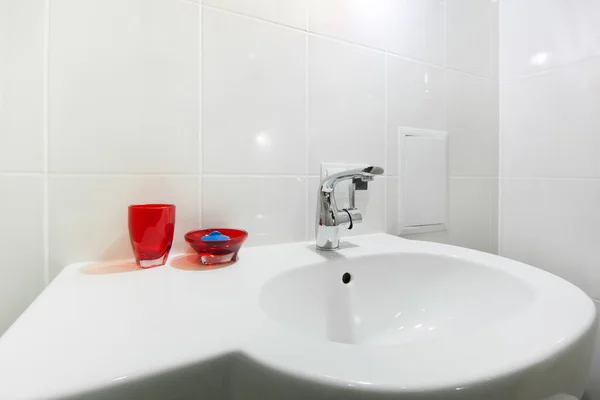 Lavabo ve musluk — Stok fotoğraf